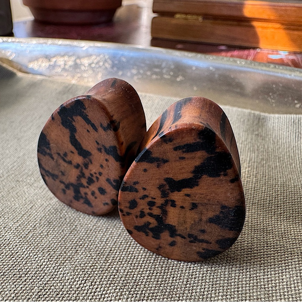 1” (25mm) Dalmatian Ebony teardrop wood plugs